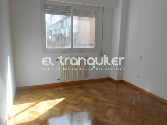 Dormitori de Pis en venda en Madrid amb Aire condicionat, Parquet i Piscina