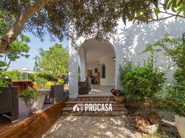 Villa con piscina in vendita a requesens