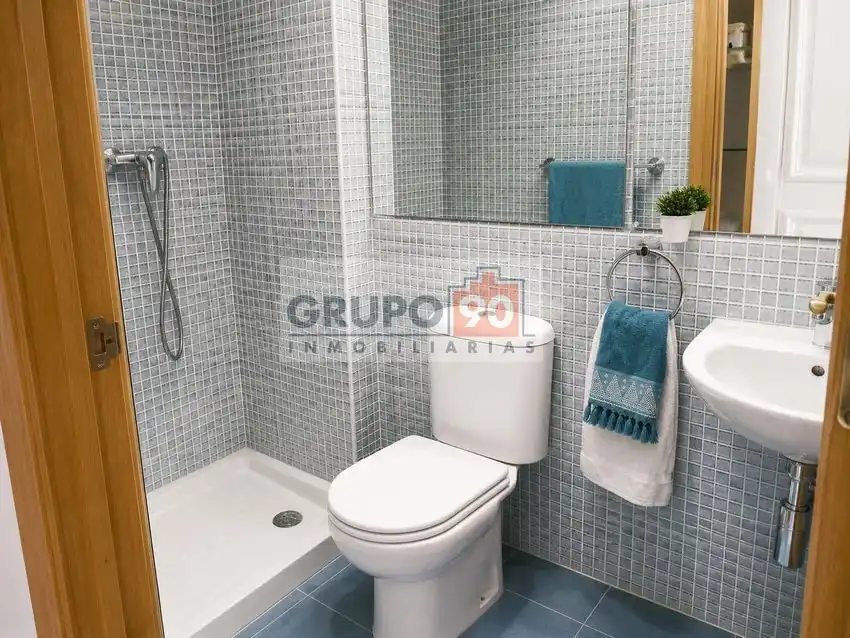 Badezimmer von Einfamilien-Reihenhaus zur Miete in Chiva mit Privatgarten, Terrasse und Schwimmbad