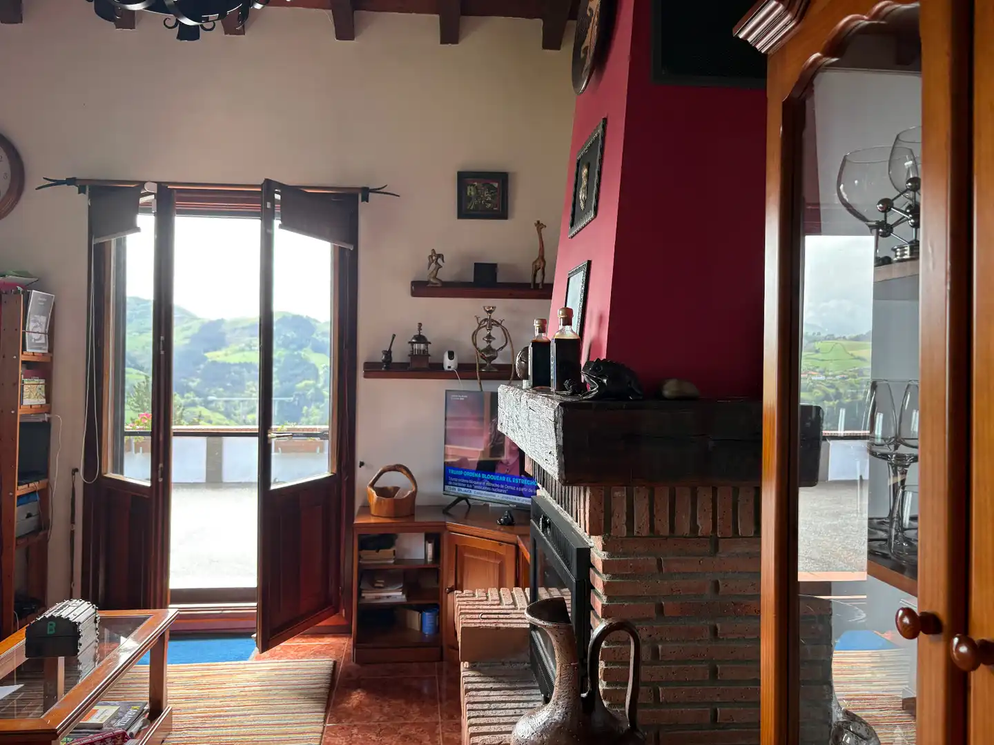 Sala d'estar de Casa o xalet en venda en Mutriku amb Jardí privat, Piscina i Moblat