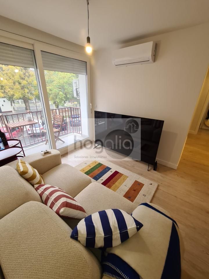 Living room of Flat to rent in  Sevilla Capital  with Air Conditioner, Terrace and Furnished