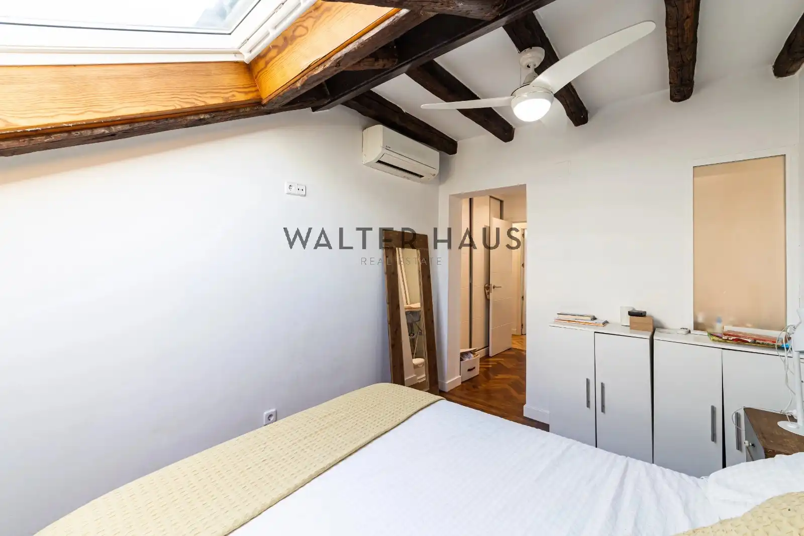 Habitación de Dúplex en venta en Madrid con Aire acondicionado, Calefacción y Horno