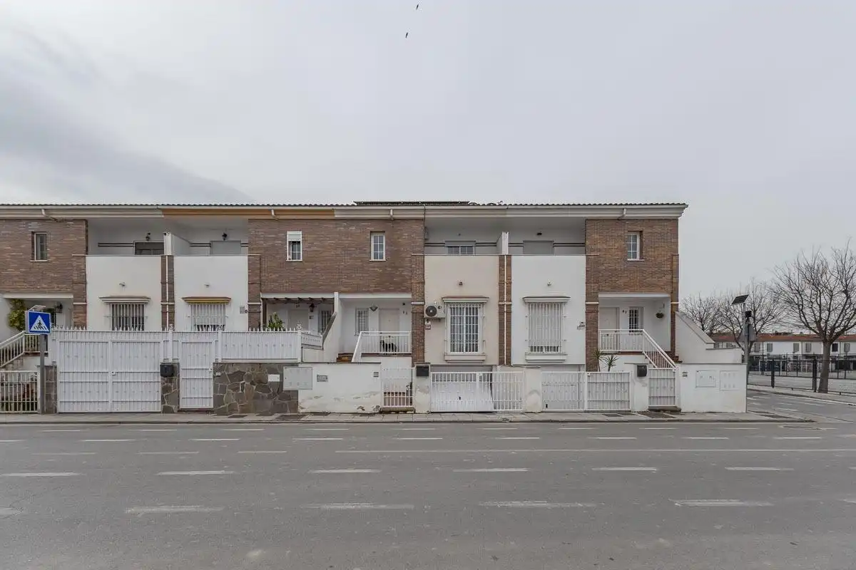 Adossat amb terrassa en venda a Belicena