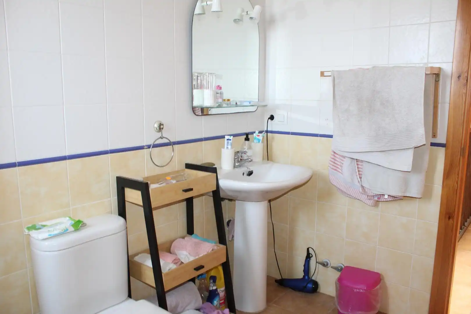 Baño de Casa adosada en venta en Enix con Aire acondicionado, Calefacción y Jardín privado