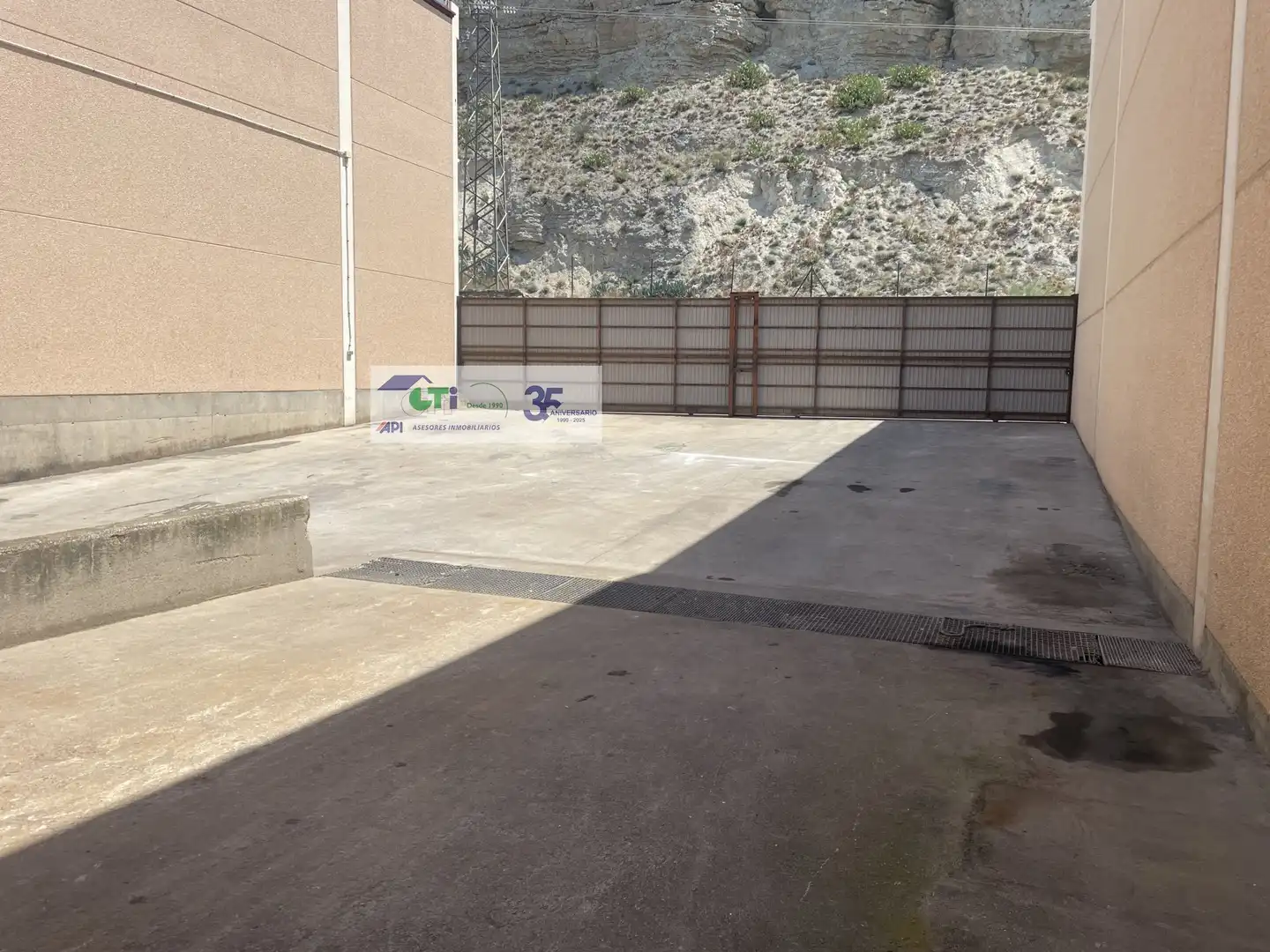 Terraza de Nave industrial de alquiler en Alfajarín