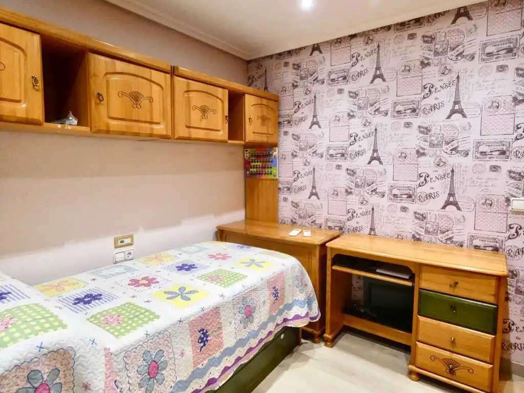 Bedroom of Flat for rent in Elche / Elx  with Air Conditioner, Parquet flooring and Storage room