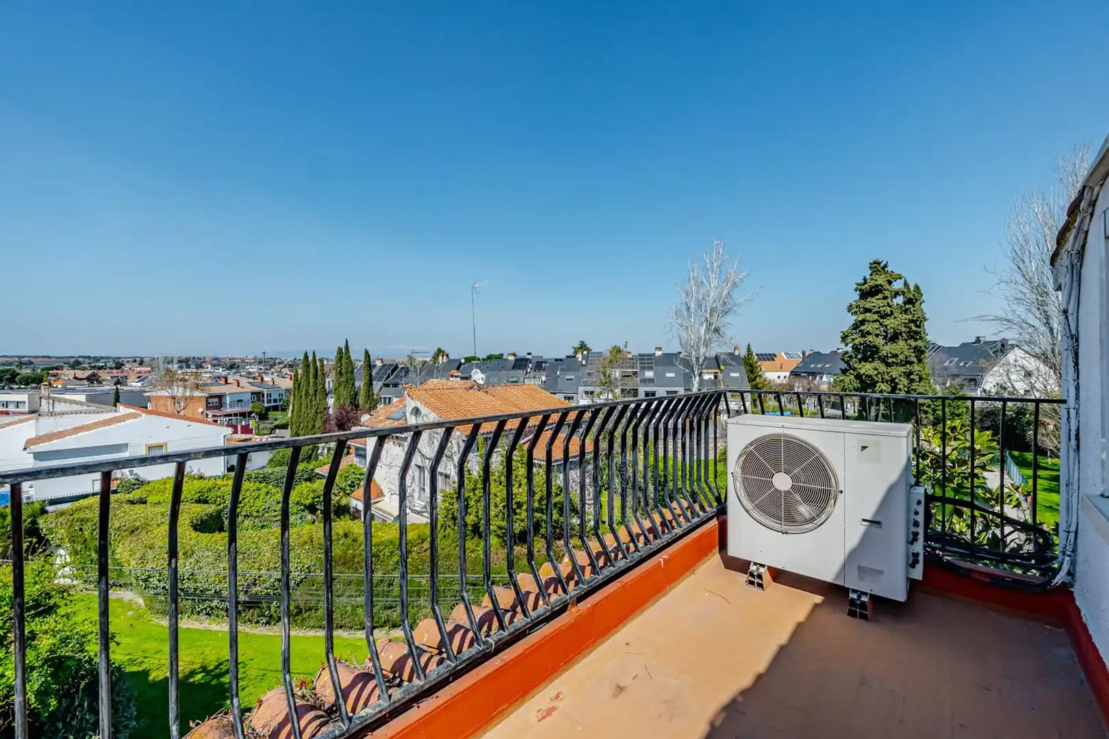 Terrassa de Casa adosada en venda en Pozuelo de Alarcón amb Aire condicionat, Calefacció i Jardí privat