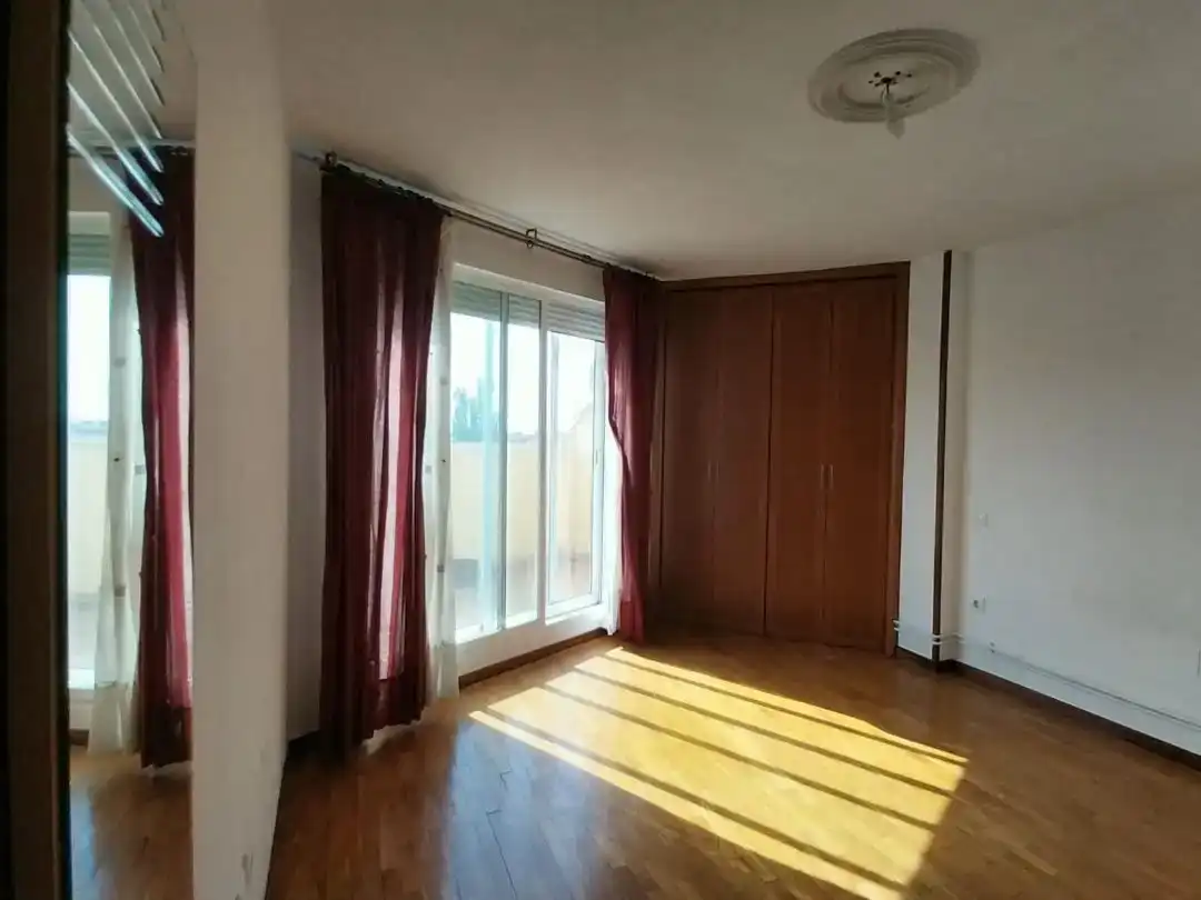 Habitación de Ático en venta en Cistérniga con Parquet y Trastero