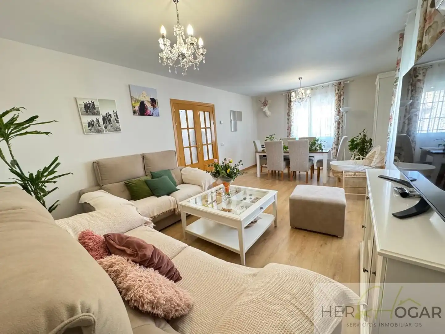 Sala de estar de Casa o chalet en venta en Burguillos de Toledo con Aire acondicionado, Calefacción y Jardín privado