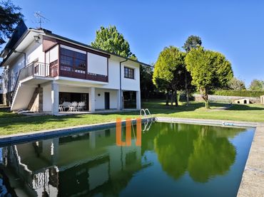 Villa avec balcon à vendre à Avenida Miguel Hernández