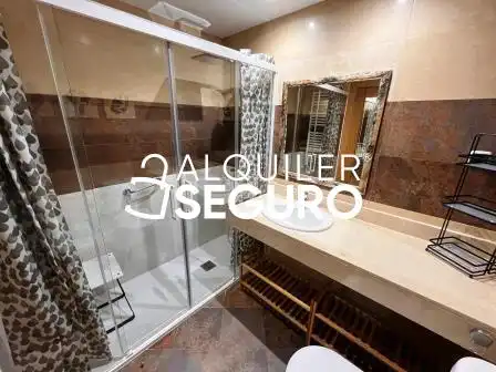 Baño de Piso de alquiler en Valladolid con Calefacción, Terraza y Trastero
