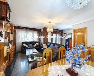 Sala d'estar de Casa o xalet en venda en Fuenlabrada amb Aire condicionat