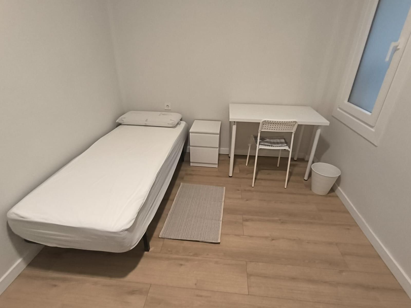 Bedroom of Flat to share in Manresa  with Heating