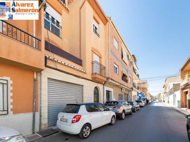 Terraced house with balcony for sale in San Antón