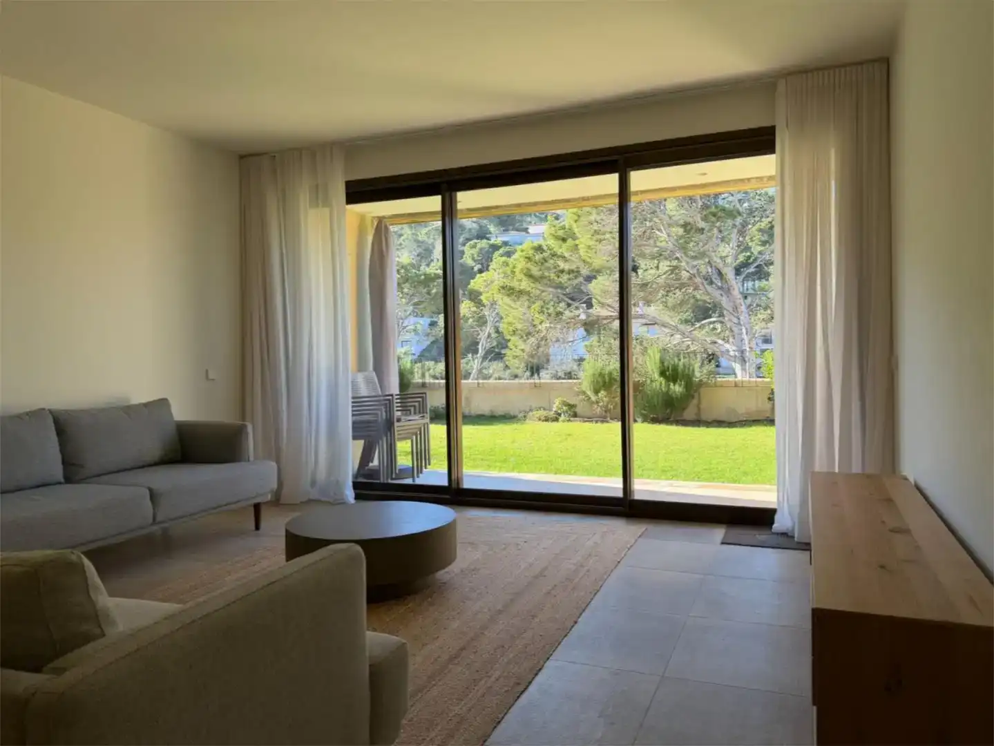 Wohnzimmer von Wohnung zur Miete in Begur mit Klimaanlage und Schwimmbad