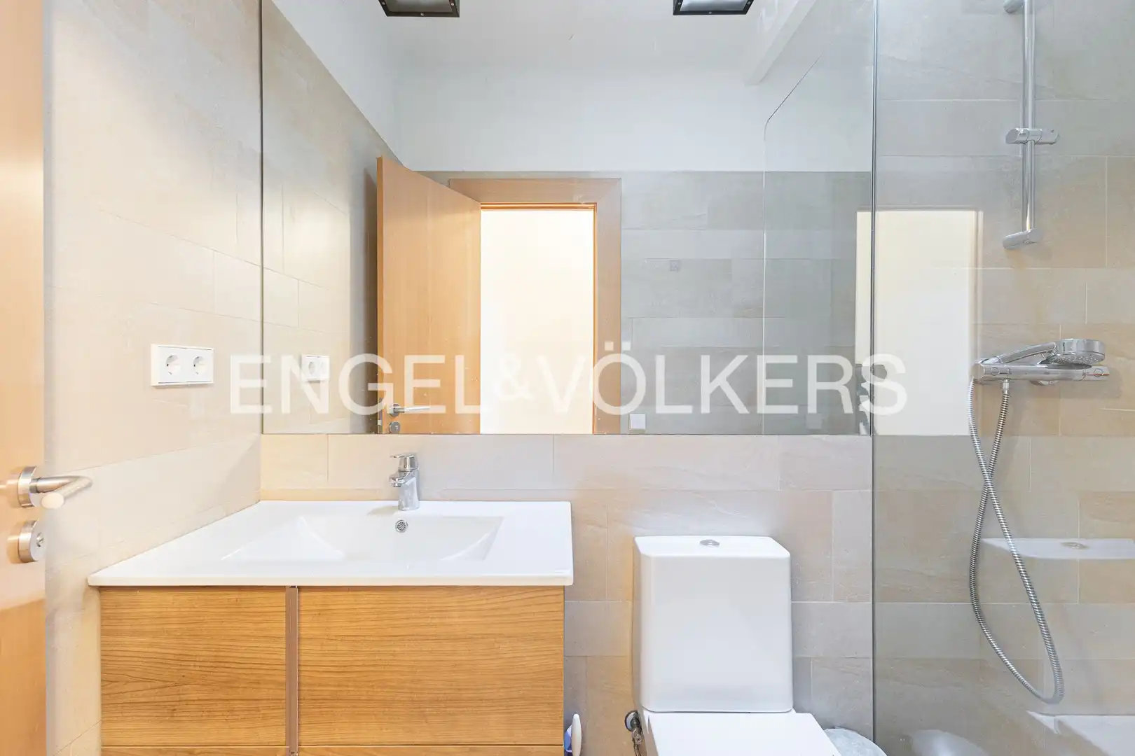 Bathroom of Houses for sale in Barcelona  with Heating and Private garden