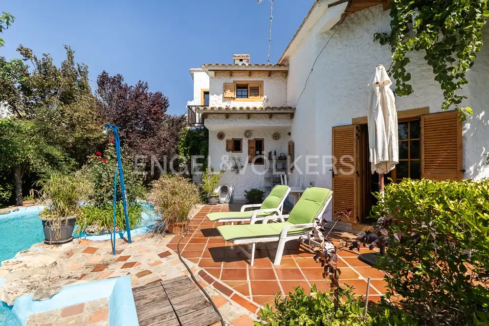 Vista exterior de Casa o chalet en venta en Requena con Aire acondicionado, Calefacción y Jardín privado