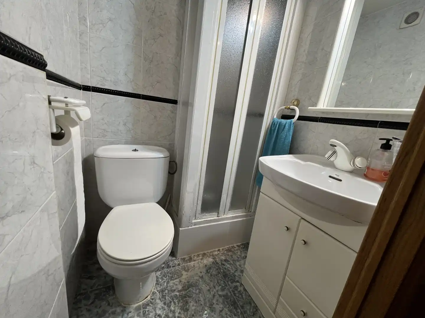 Bathroom of Flat for sale in Cornellà de Llobregat  with Heating and Swimming Pool