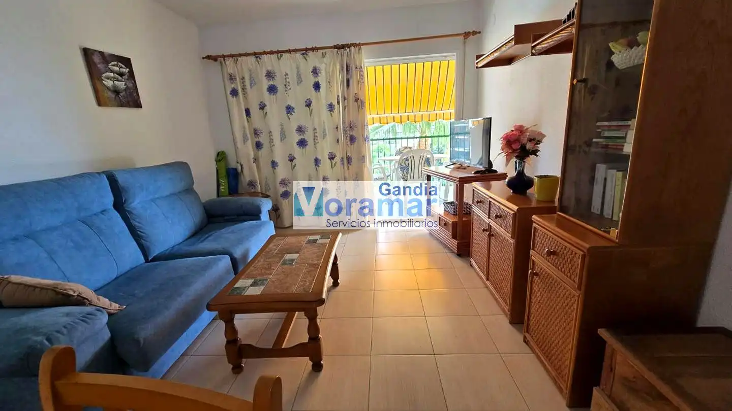 Sala de estar de Apartamento en venta en Gandia con Amueblado y Piscina comunitaria