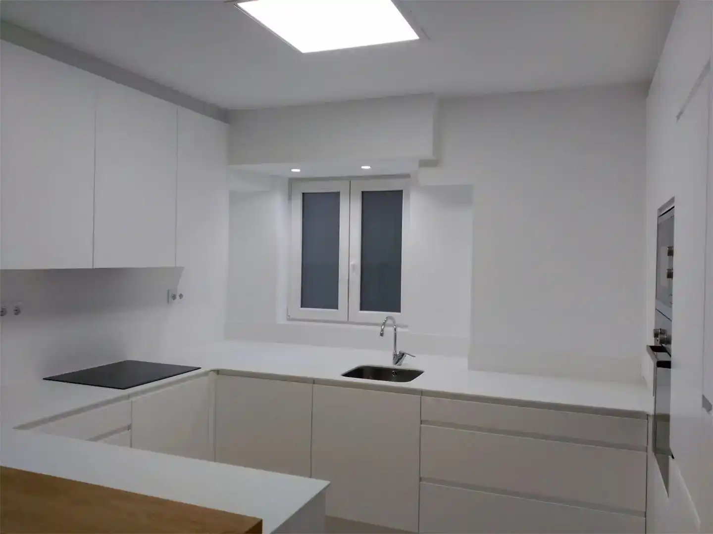 Cuina de Pis en venda en A Coruña Capital  amb Parquet i Balcó