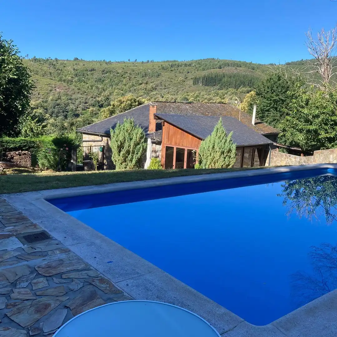Piscina de Finca rústica en venda en Vega de Espinareda amb Calefacció, Piscina i Moblat