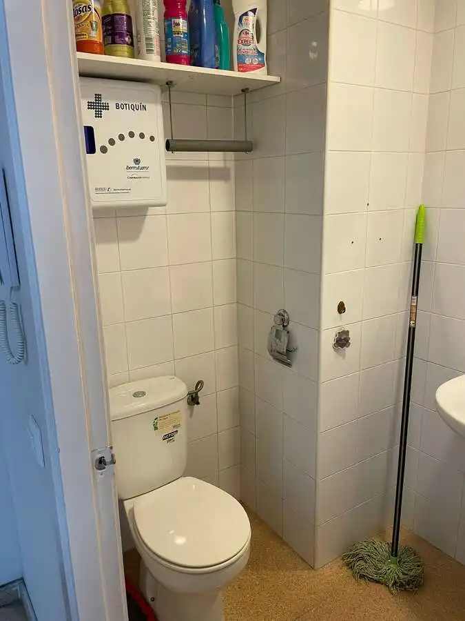 Badezimmer von Büro zum Verkauf in Huércal de Almería mit Möbliert
