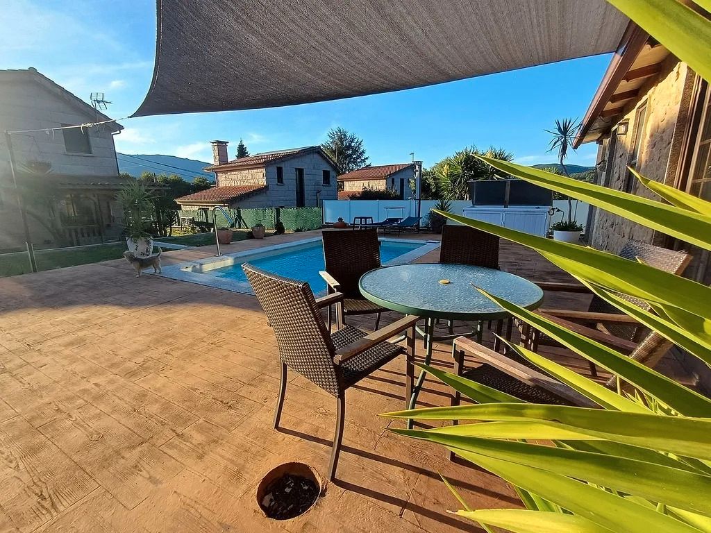 Terrassa de Casa o xalet en venda en Ponteareas amb Calefacció, Jardí privat i Terrassa