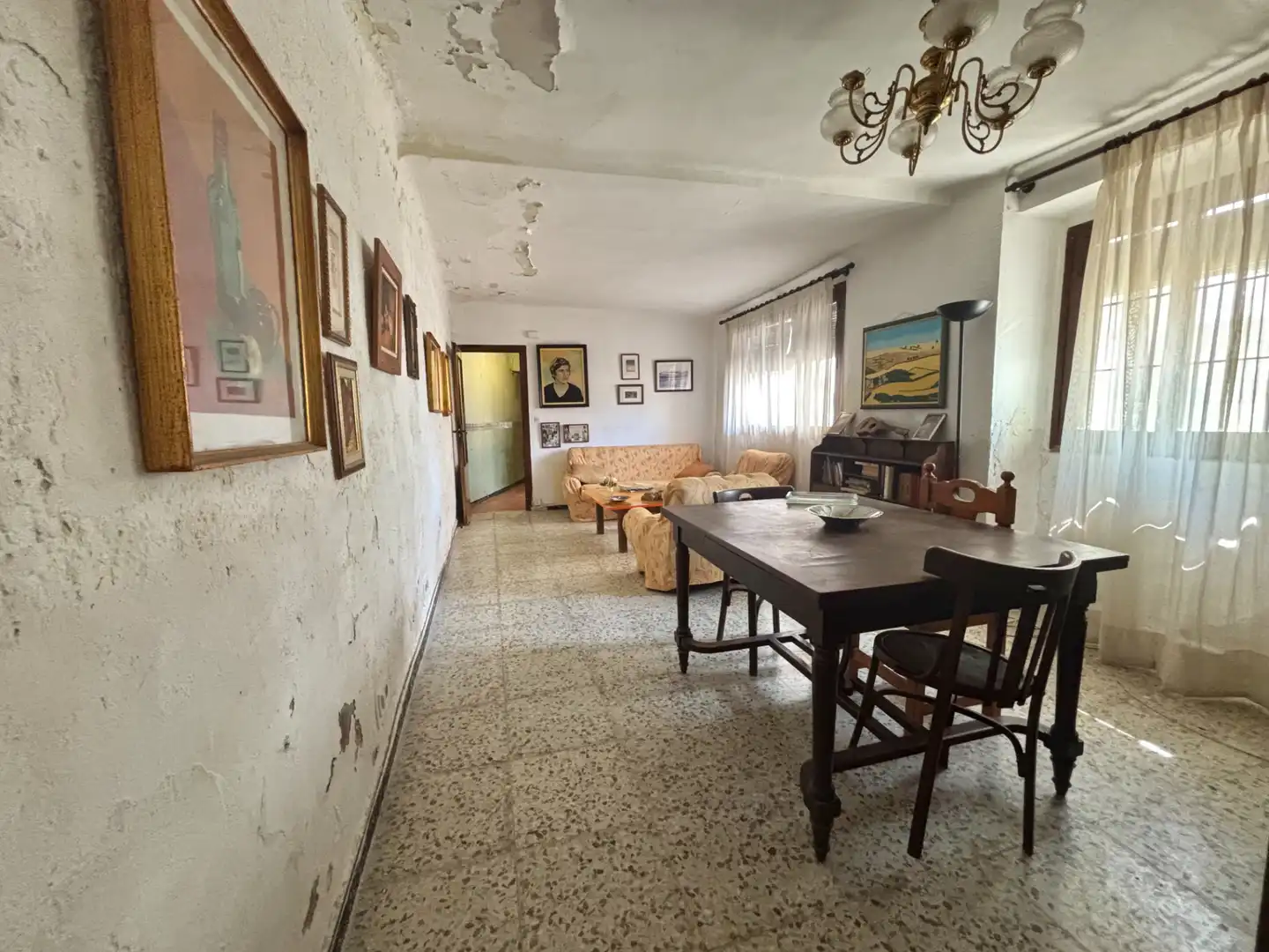 Sala d'estar de Casa o xalet en venda en Monegrillo amb Jardí privat, Terrassa i Moblat