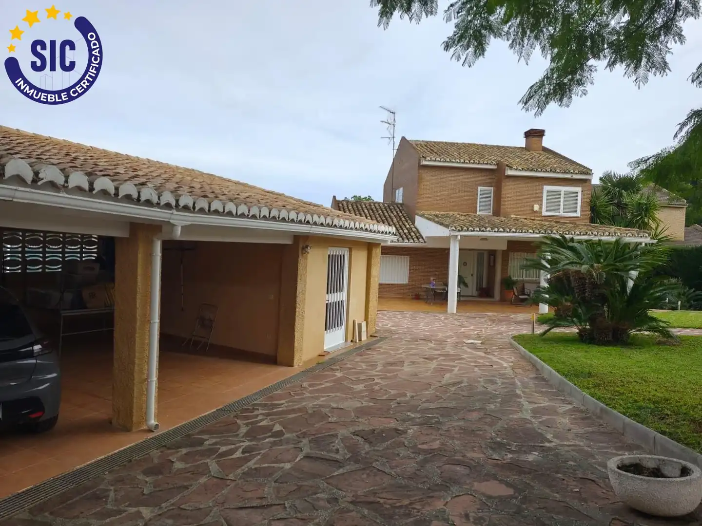 Vista exterior de Casa o xalet en venda en Torrent amb Aire condicionat, Calefacció i Jardí privat