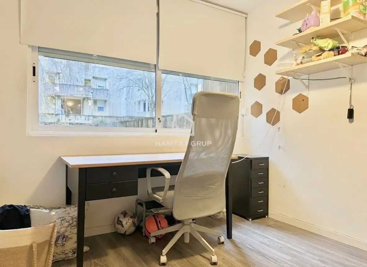 Wohnung zum Verkauf in Girona mit Heizung, Privatgarten und Abstellraum