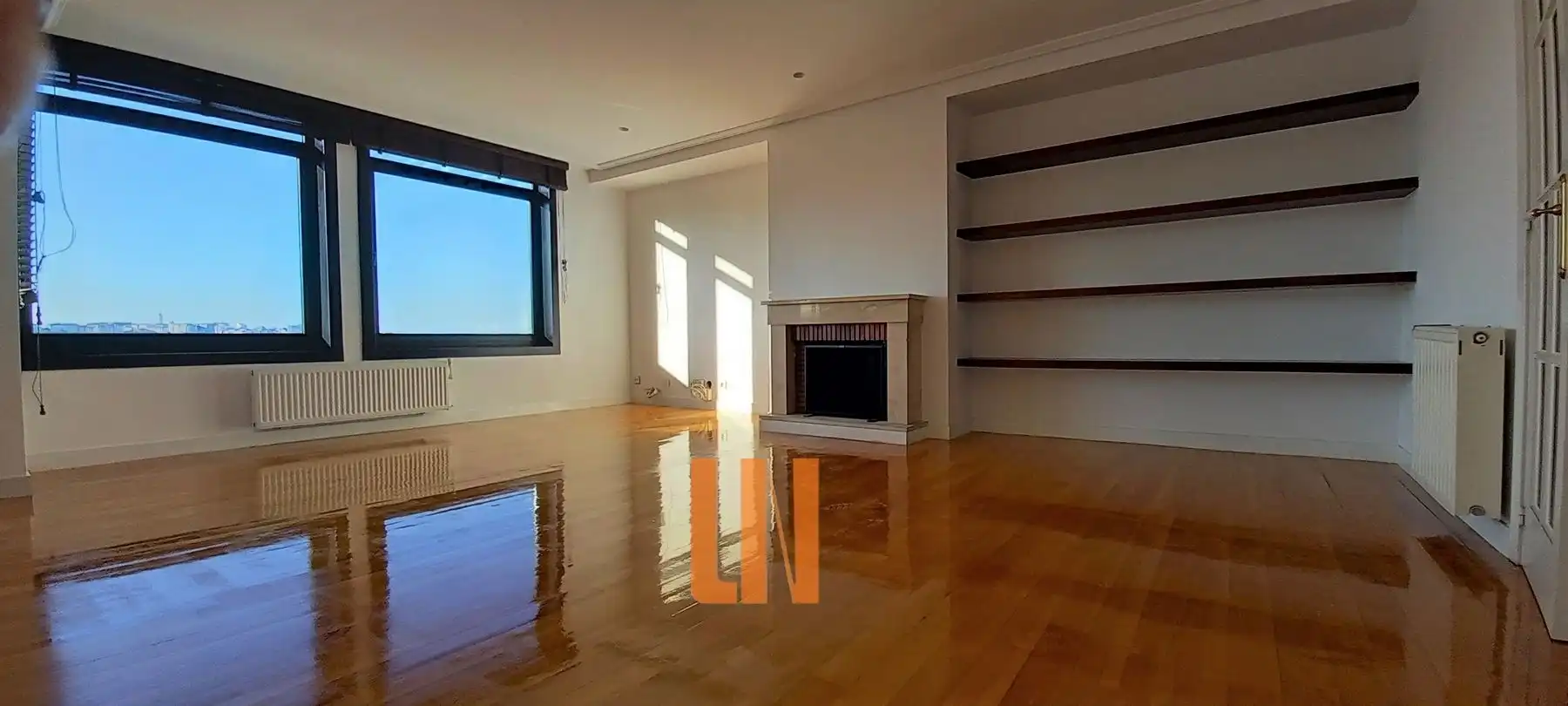 Sala d'estar de Pis de lloguer en Oleiros amb Calefacció, Parquet i Traster