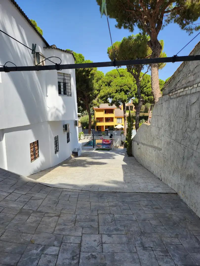 Vista exterior de Casa o chalet en venta en Alcalá de Guadaira con Aire acondicionado, Calefacción y Jardín privado