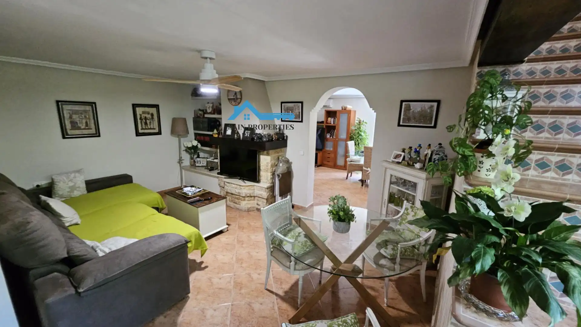 Sala d'estar de Casa o xalet en venda en La Nucia amb Aire condicionat, Calefacció i Jardí privat