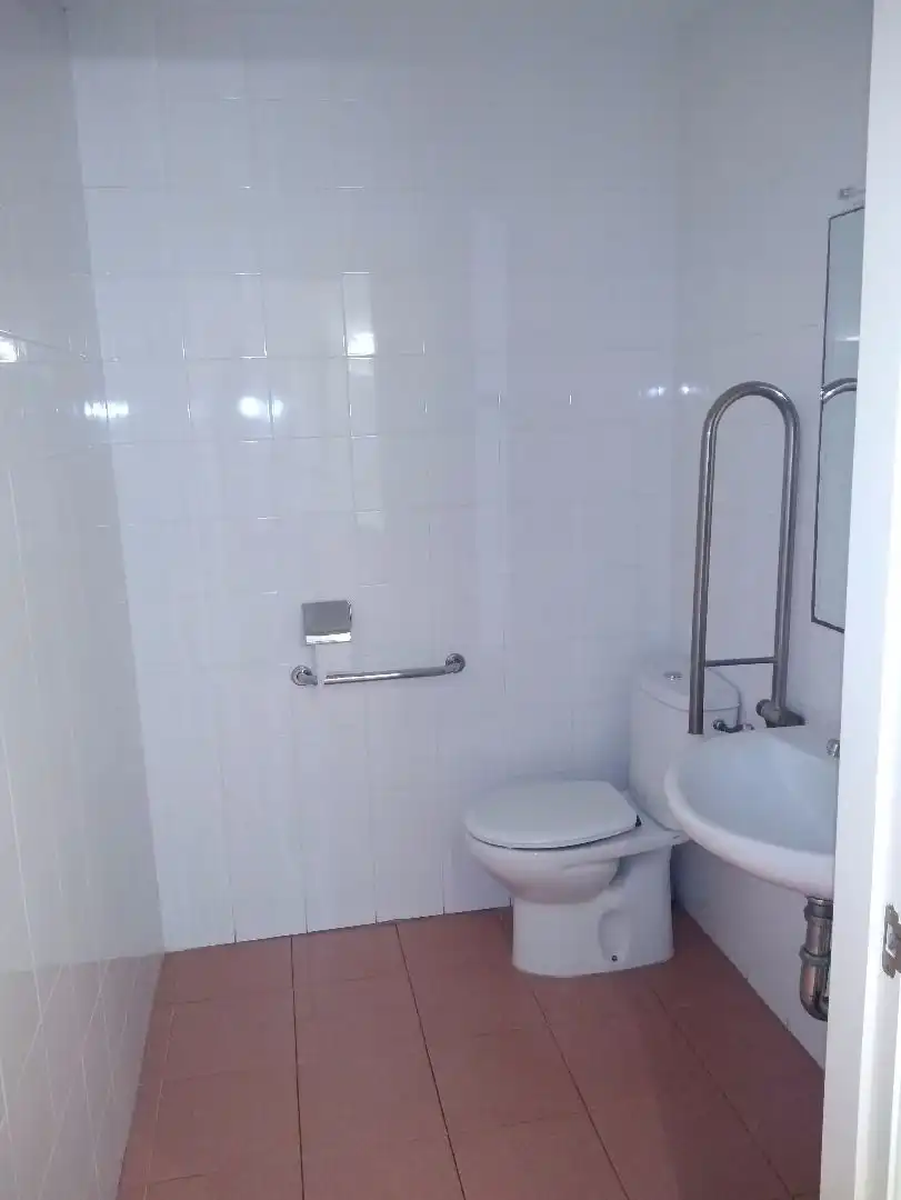 Baño de Local de alquiler en Salamanca con Aire acondicionado y Calefacción