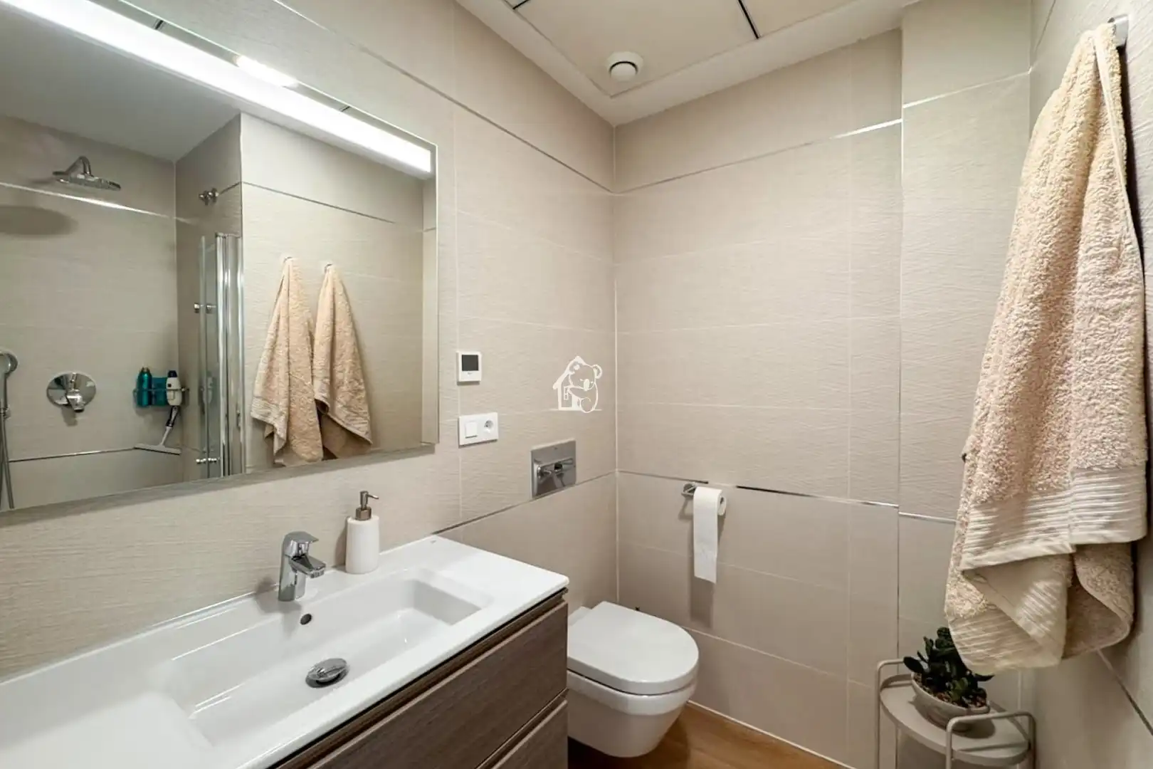 Bathroom of Apartments for rent in Torrevieja  with Air Conditioner, Terrace and Swimming Pool