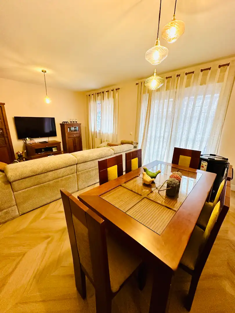 Sala de estar de Casa adosada en venta en Parla con Aire acondicionado, Calefacción y Jardín privado