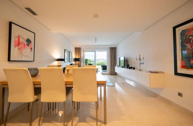 Piso en Venta en Carretera de Benahavis, 233 en El Paraíso