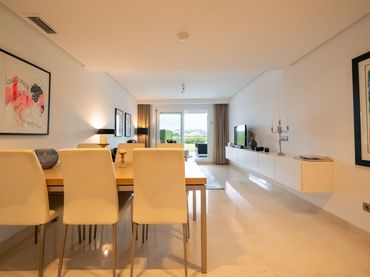 Piso con balcón en venta en Carretera de Benahavis 233