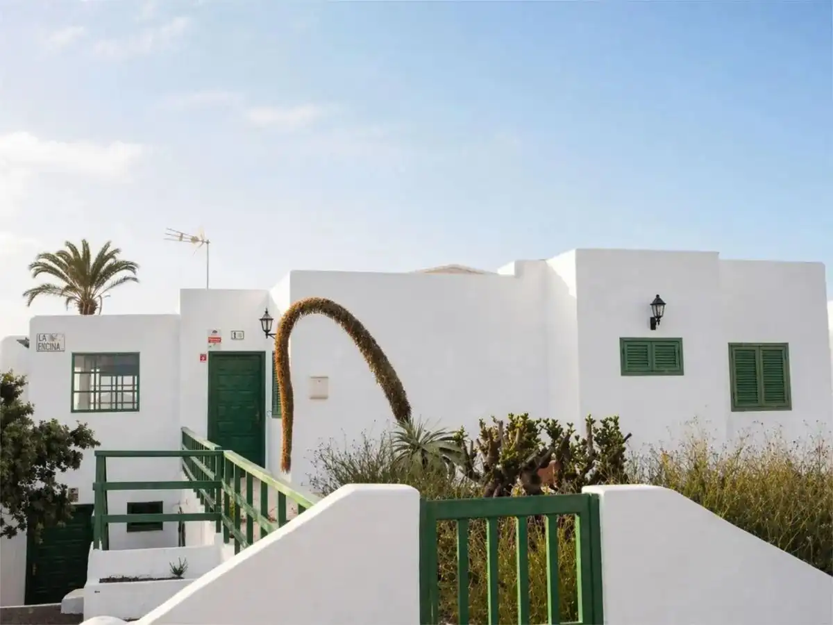 Vista exterior de Casa o xalet en venda en Yaiza amb Jardí privat, Terrassa i Traster