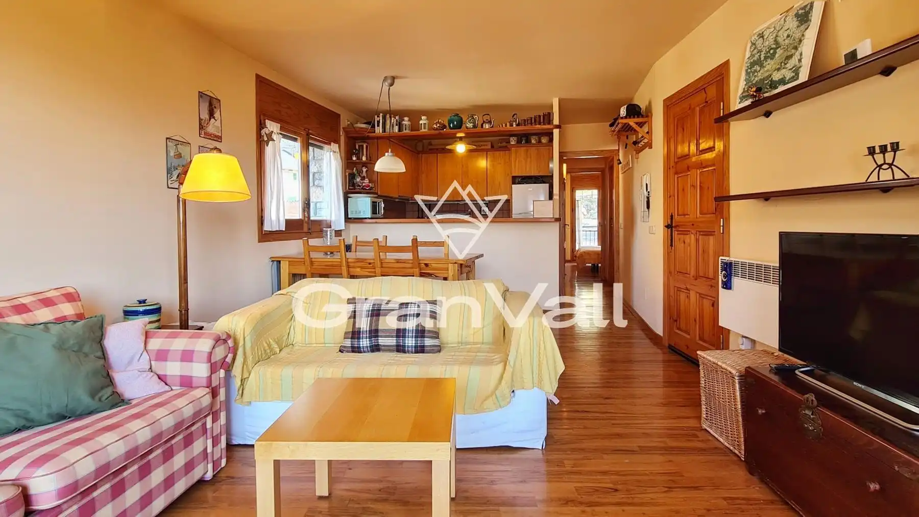 Sala d'estar de Apartament en venda en Alp amb Calefacció, Jardí privat i Parquet