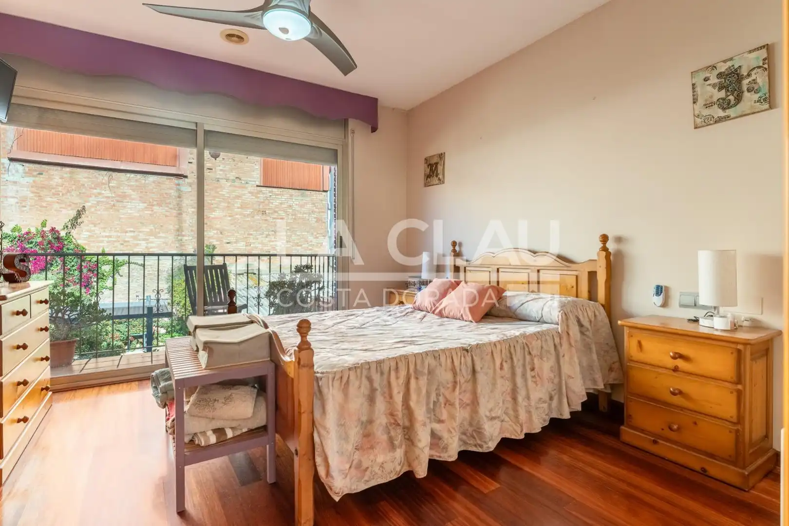 Schlafzimmer von Einfamilien-Reihenhaus zum Verkauf in Gavà mit Heizung
