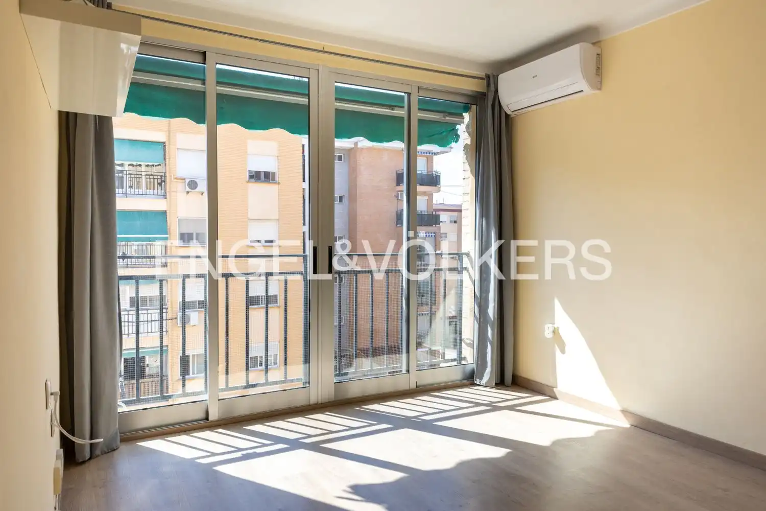 Habitación de Piso de alquiler en Valencia con Aire acondicionado, Calefacción y Parquet