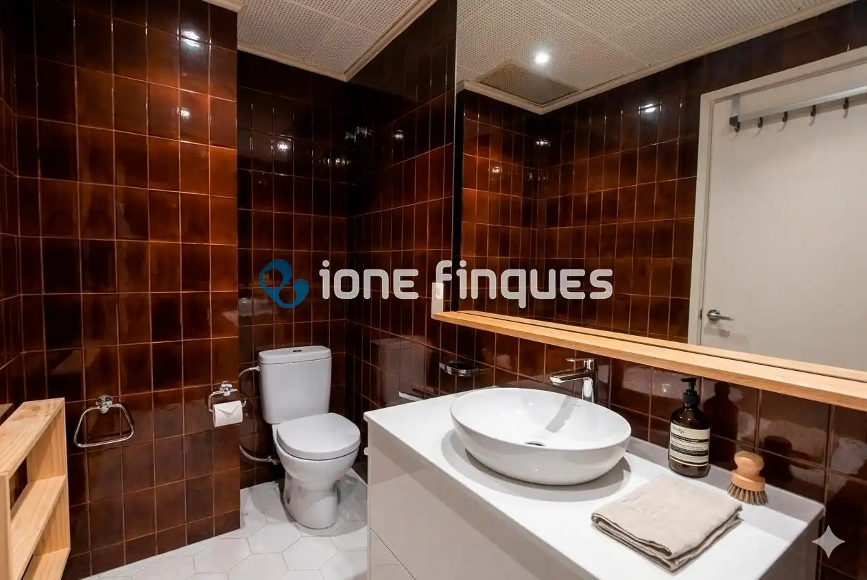Badezimmer von Wohnung zum Verkauf in Barcelona mit Heizung, Privatgarten und Abstellraum
