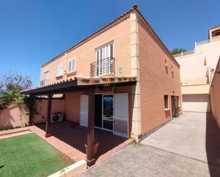 Vista exterior de Casa o xalet en venda en El Rosario amb Terrassa