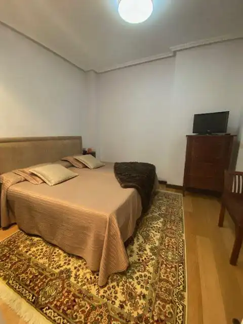 Habitación de Piso en venta en Oviedo  con Calefacción