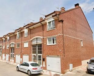 Vista exterior de Casa o xalet en venda en Santovenia de Pisuerga amb Calefacció, Parquet i Balcó