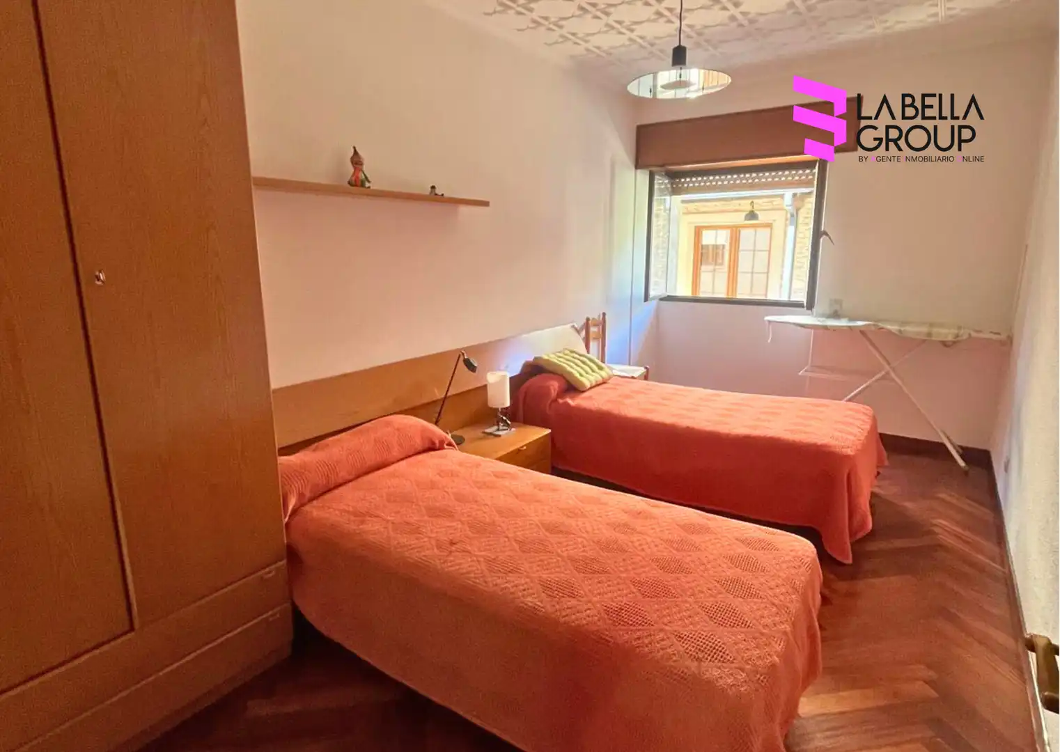 Schlafzimmer von Wohnung zum Verkauf in Vega de Valcarce mit Heizung, Parkett und Terrasse
