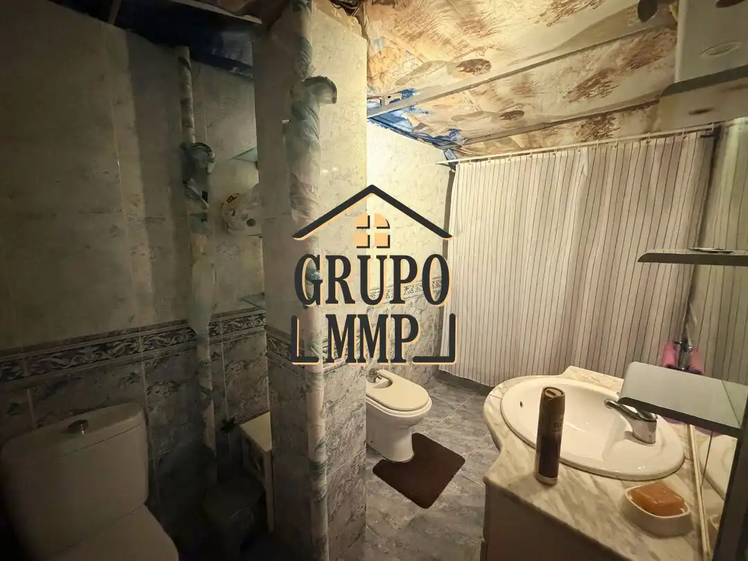 Baño de Piso en venta en Castellón de la Plana / Castelló de la Plana con Aire acondicionado, Calefacción y Amueblado