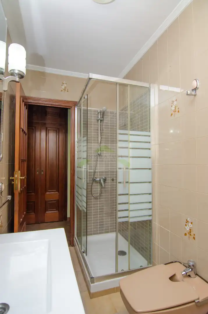 Badezimmer von Wohnung zum Verkauf in A Coruña Capital  mit Ofen und Waschmaschine