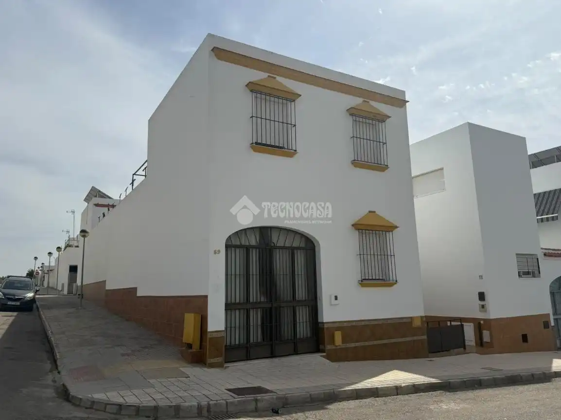 Vista exterior de Casa adosada en venda en Paradas